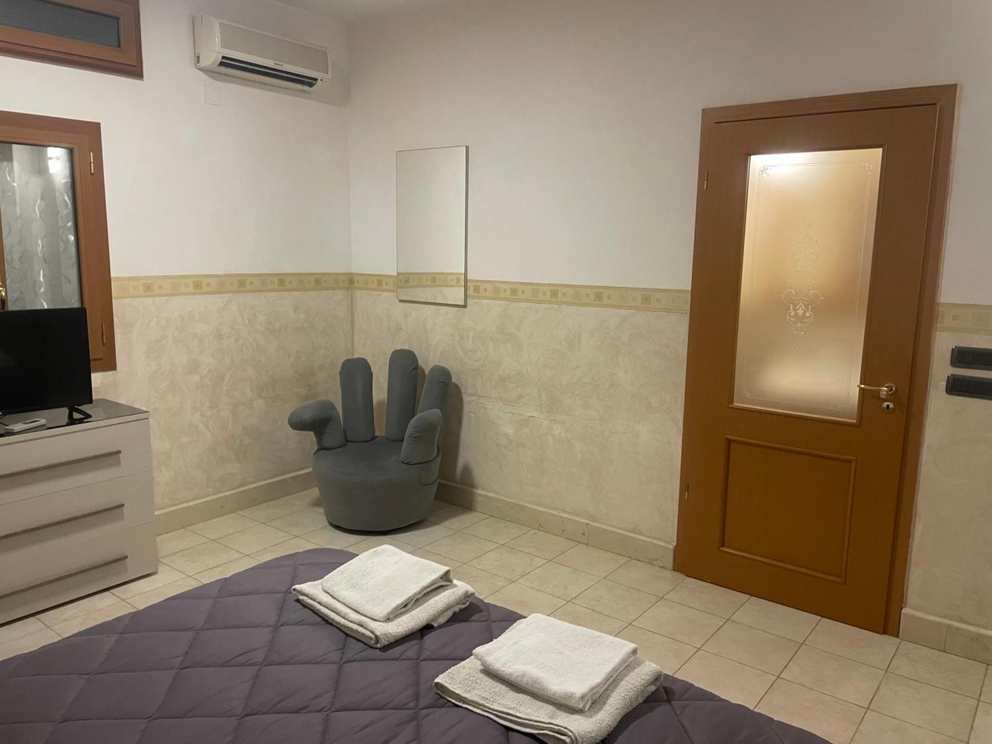 Ferienwohnung La Dependance Barletta Exterior foto